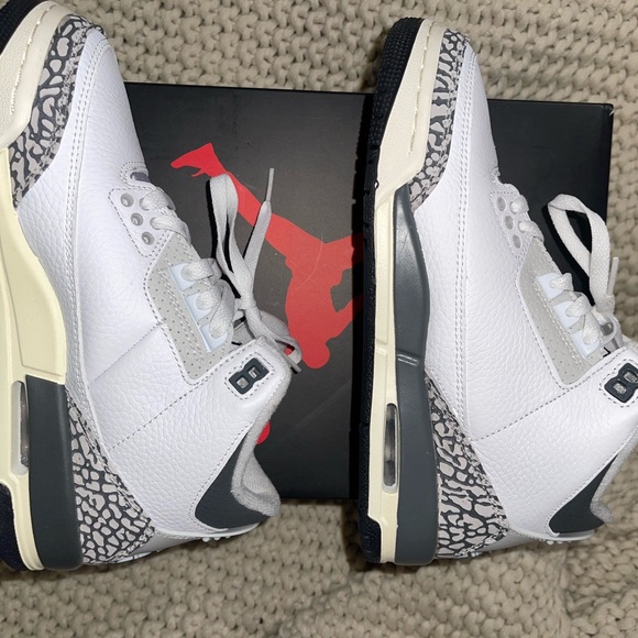 Jordan Retro 3 Grade School - Picture 4 of 7